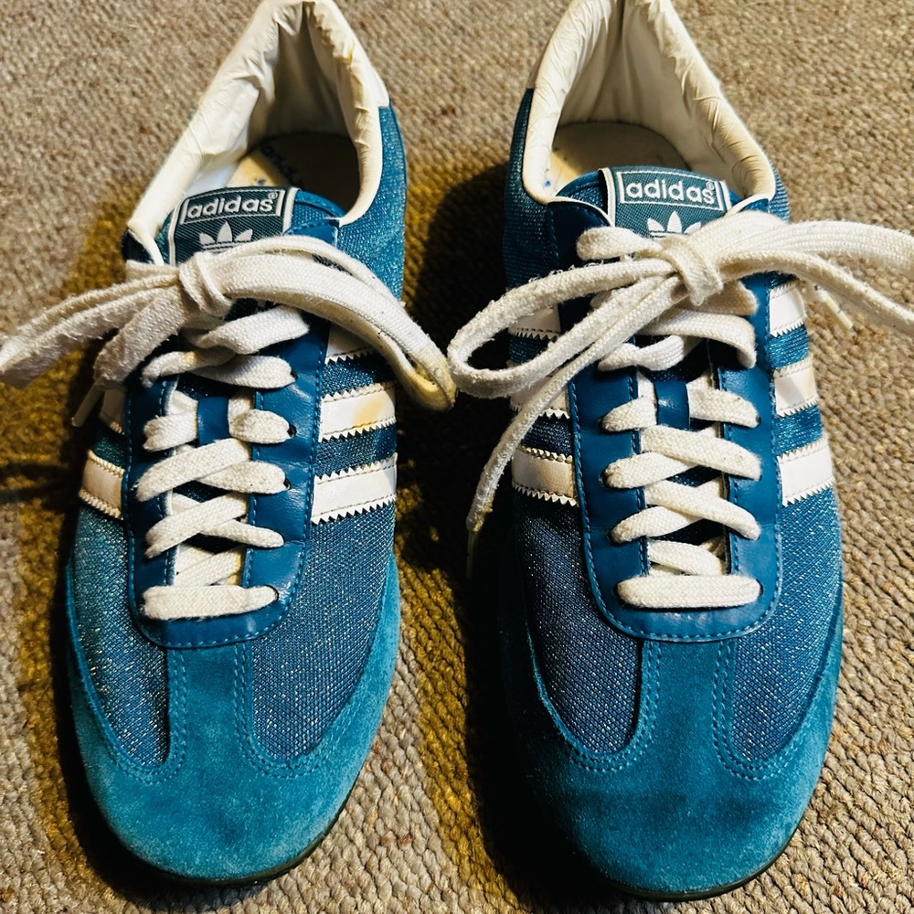 Vintage Adidas 3 stripes. Blue with glitter. Size 7 & 1/2. Great condition.